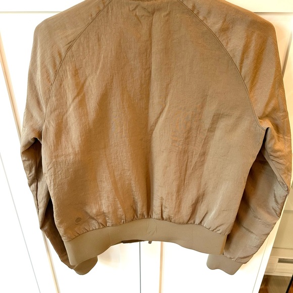Bundle- Denim Forum, Lululemon top and lululemon jacket - Picture 10 of 11
